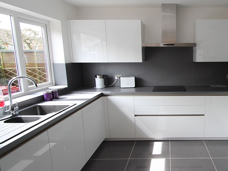 high glossy flat door panel handless kitchen