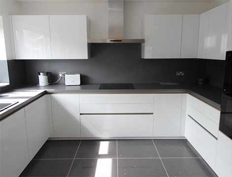 Rebuilded Contemporary 2 Tone U Shape White and Black Kitchen Cabinet